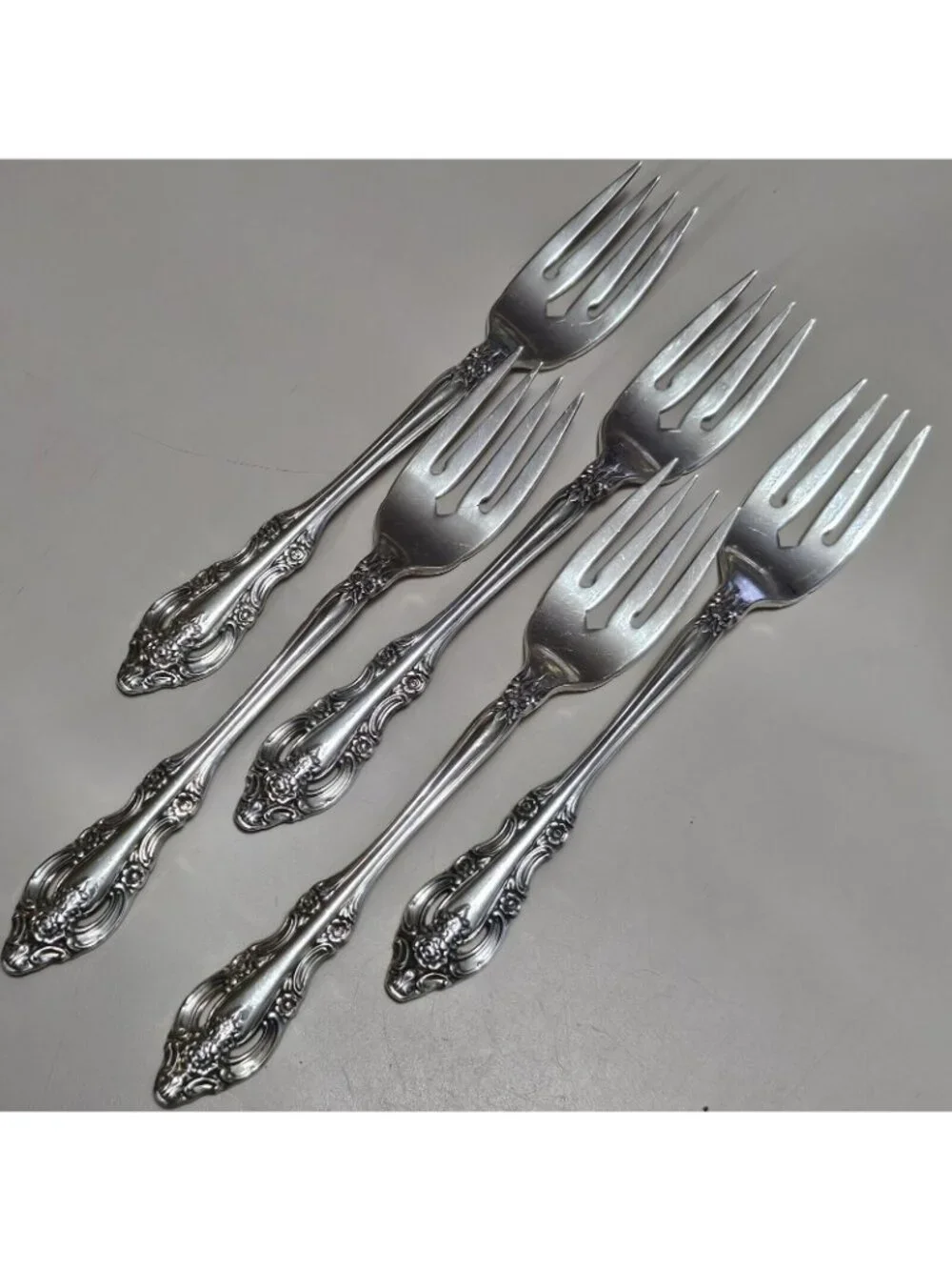 5 Oneida Community SILVER ARTISTRY Salad Forks 6.5